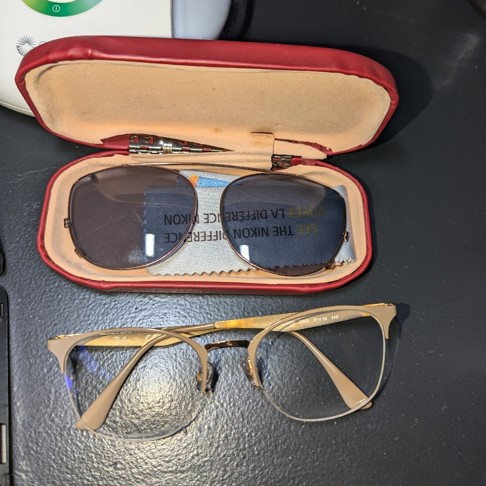 Sunglasses with solar clip